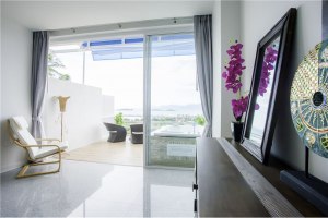 Freehold Condo 1 bedrooms with Seaview