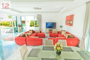 ขาย คอนโด ในโครงการLuxury 3 Bed Villa for Sale in Vineyard 3 ตำบลโป่ง อำเภอบางละมุง จังหวัดชลบุรี