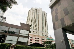 ขาย Baan Pathumwan 2 Bed 1 Bath ห้องมุม วิวทิศใต้ นัดชมห้องได้ค่ะ contact 097 048 5752 (คุณเบนซ์)