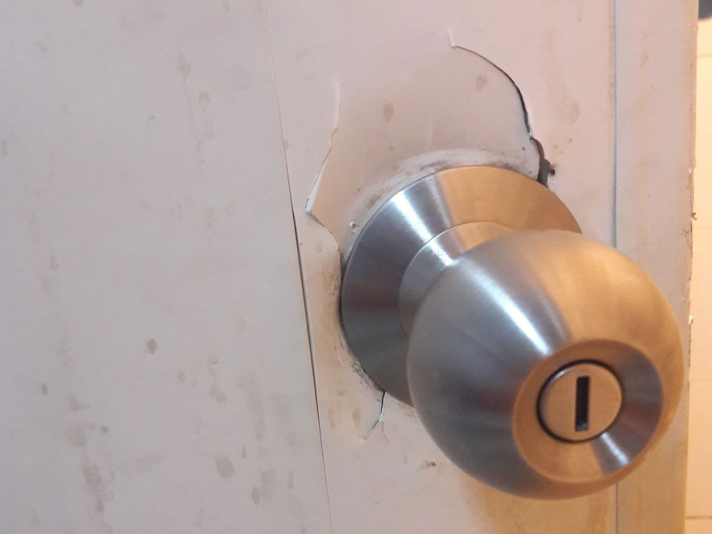 วิธีซ่อมประตู PVC 