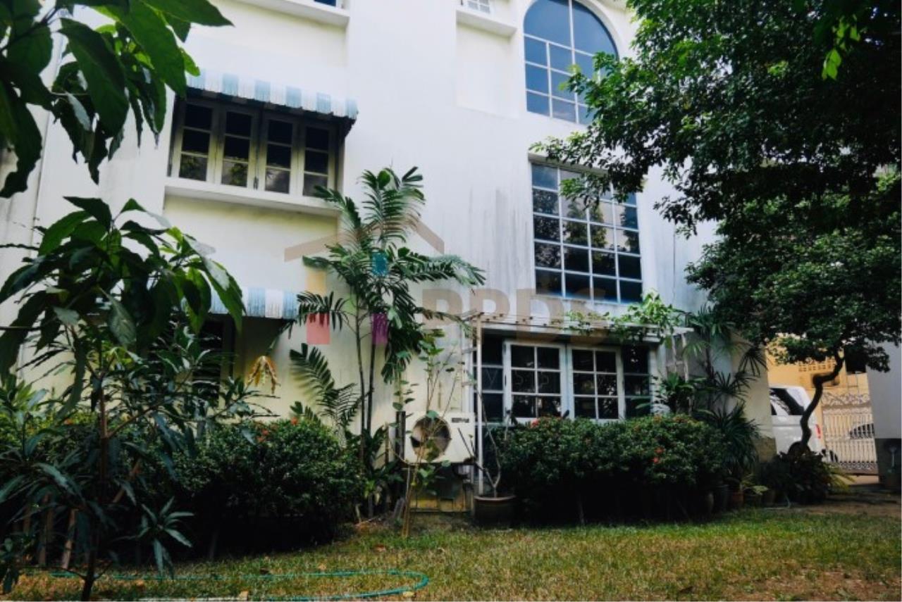 For Sale Twin House for sale in the compound 80 sq wah near Aree BTS, ภาพที่ 1
