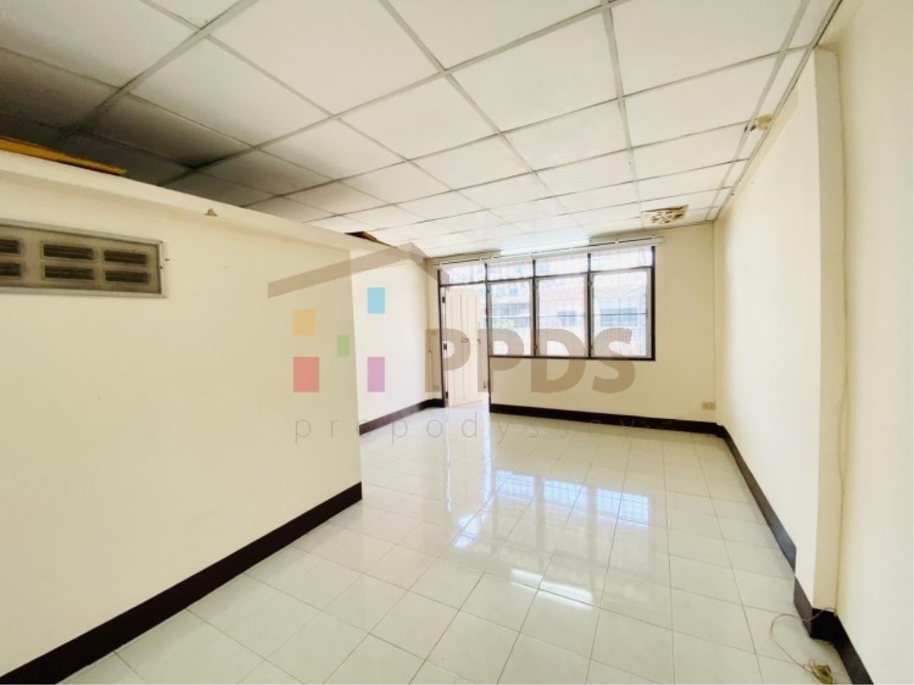 For sale an old townhouse with great location Sukhumvit 65 Chaiyapruk, ภาพที่ 4