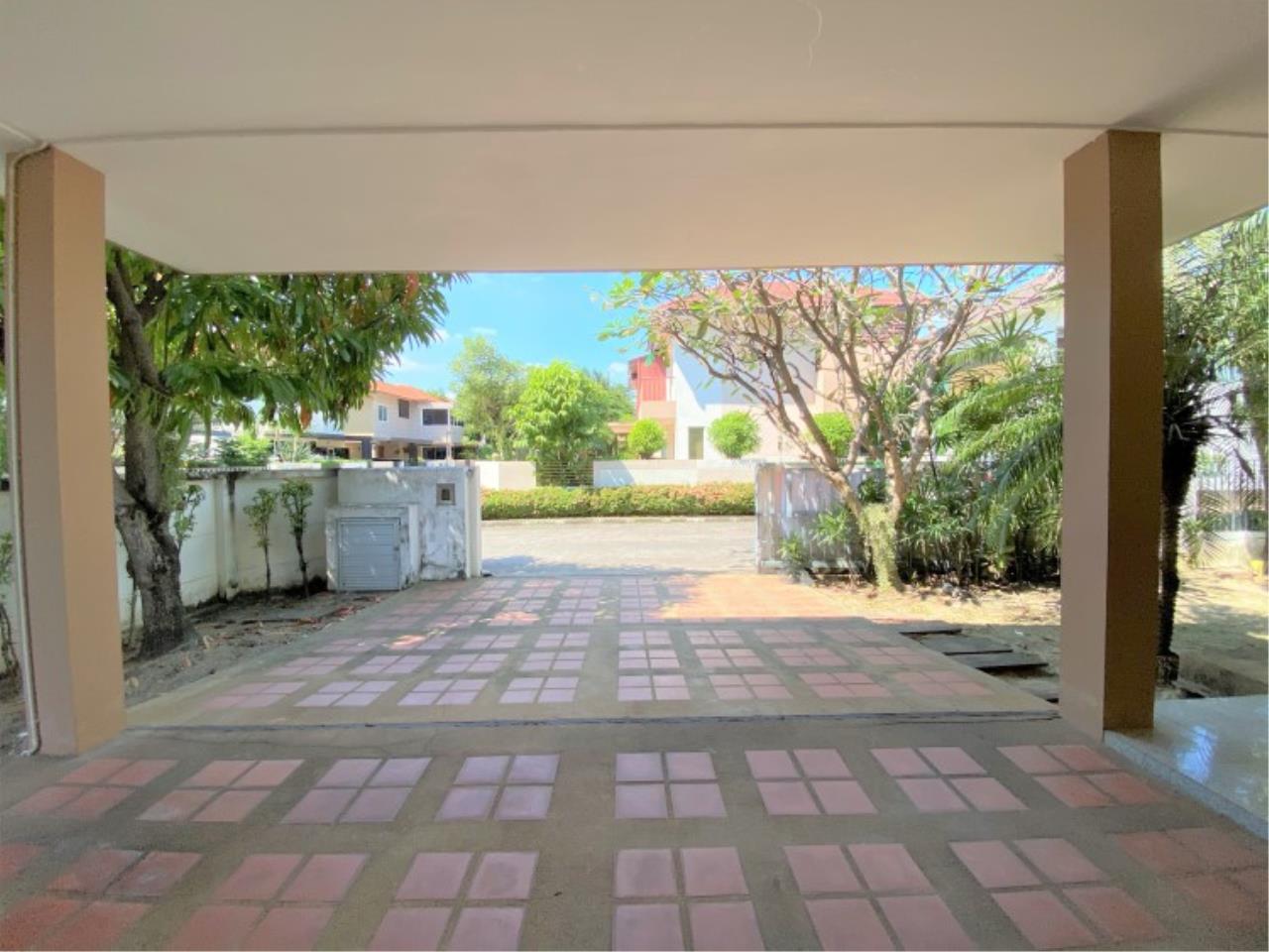 For Sale Single house at Villa Arcadia on Srinakarin – big garden and, ภาพที่ 4