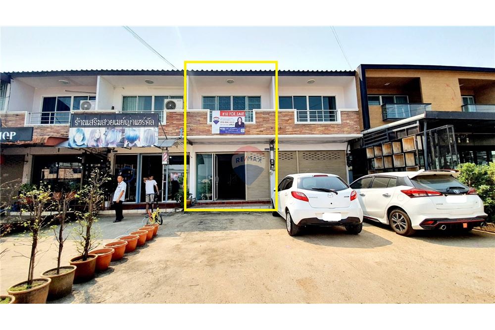 1 Commercial building good location next to Mae Fah Luang University The front of the building has space for parking Goo