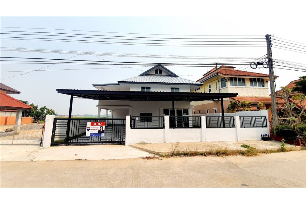# A single-storey house for sale on a land of 55 sqw in Sena Nakorn Village Tha Sai Subdistrict the house is white Make 