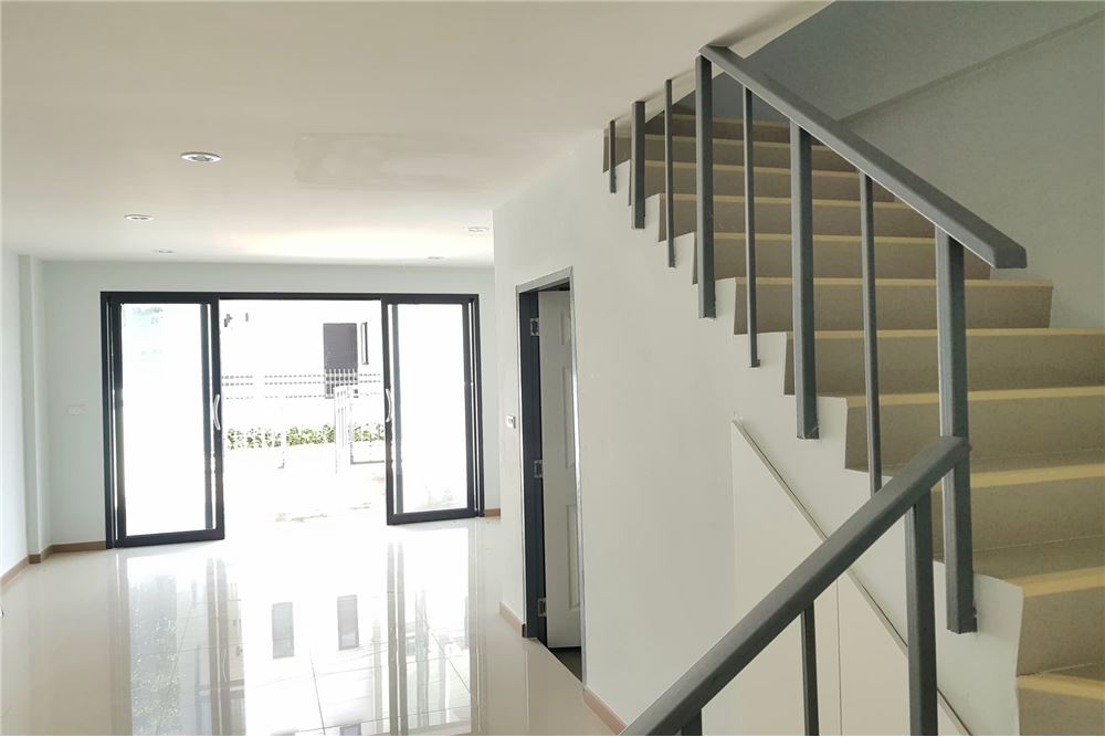 4 Bedrooms Townhouse 3 storey with pool in Bophut, ภาพที่ 4