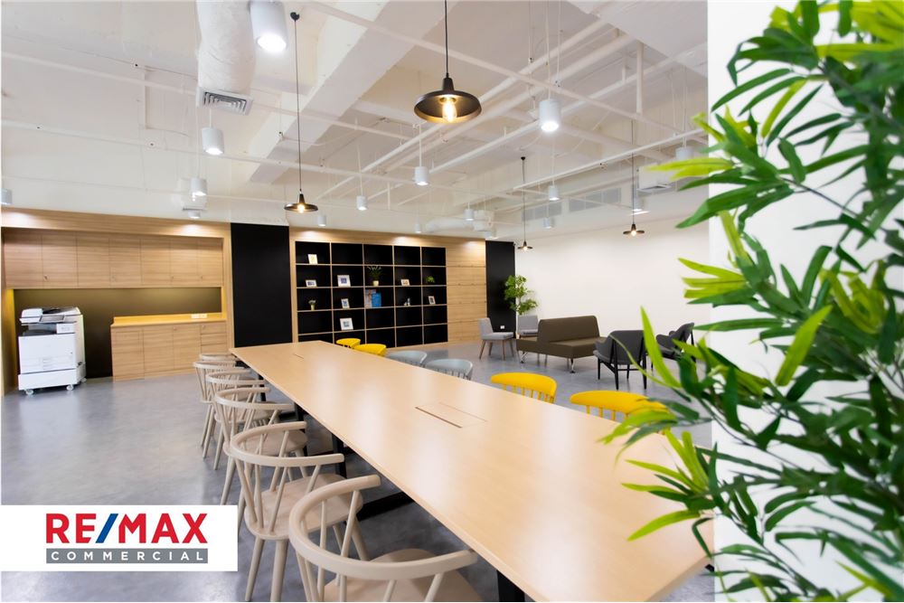 The offices is located in convenient location at the center of Bangkok metropolis surrounded by wide range of facilities