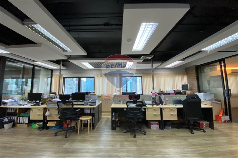 OFFICE SPACE in SORACHAI BUILDING for RENTSALE