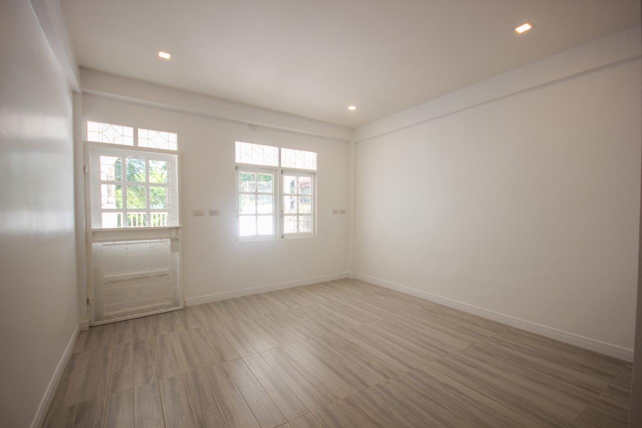 Newly Renovated 2 Bedroom Townhouse By Makro Cha Am, ภาพที่ 4