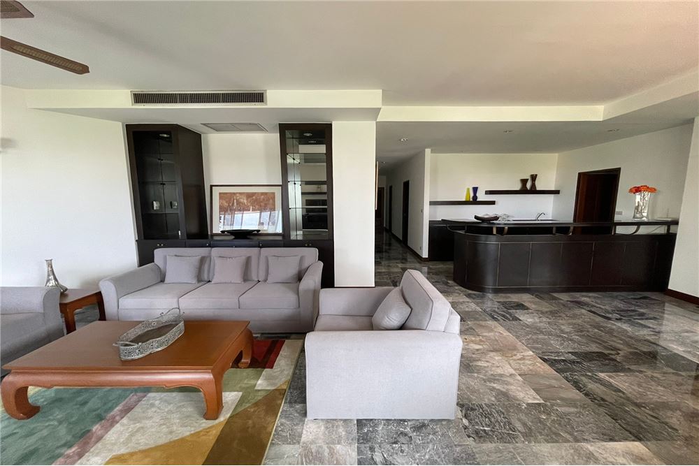 Big room with private big balconies, ภาพที่ 2