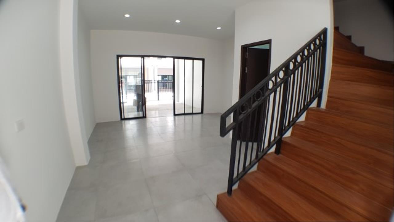 For rent Townhome Sriyarn 295 sqm dusit district