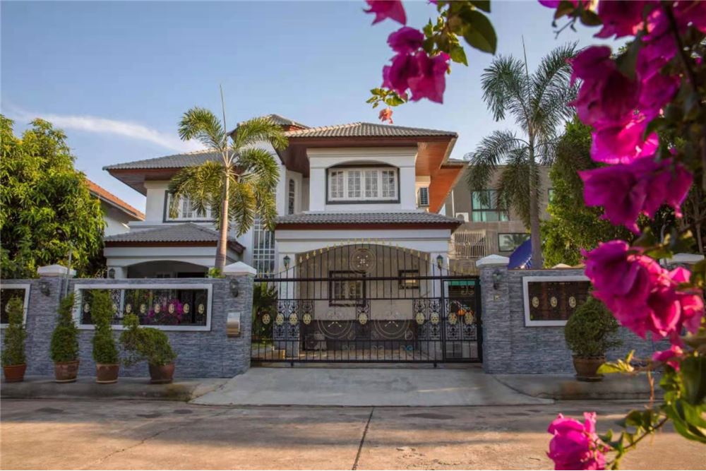 The Imperial Place is a house and villa project located in South Pattaya Close to Sukhumvit Road Was completed in Jun 20