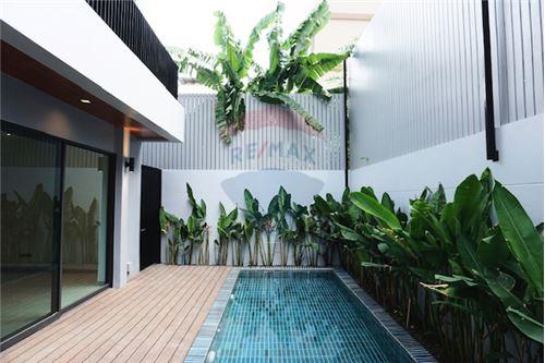 Single House with pool For Sale in Sukhumvit 49, ภาพที่ 4