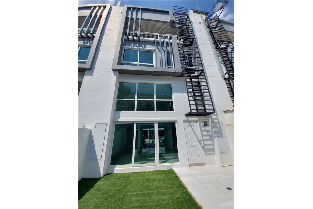 For Sale Brand New townhome SPACE Ladprao80