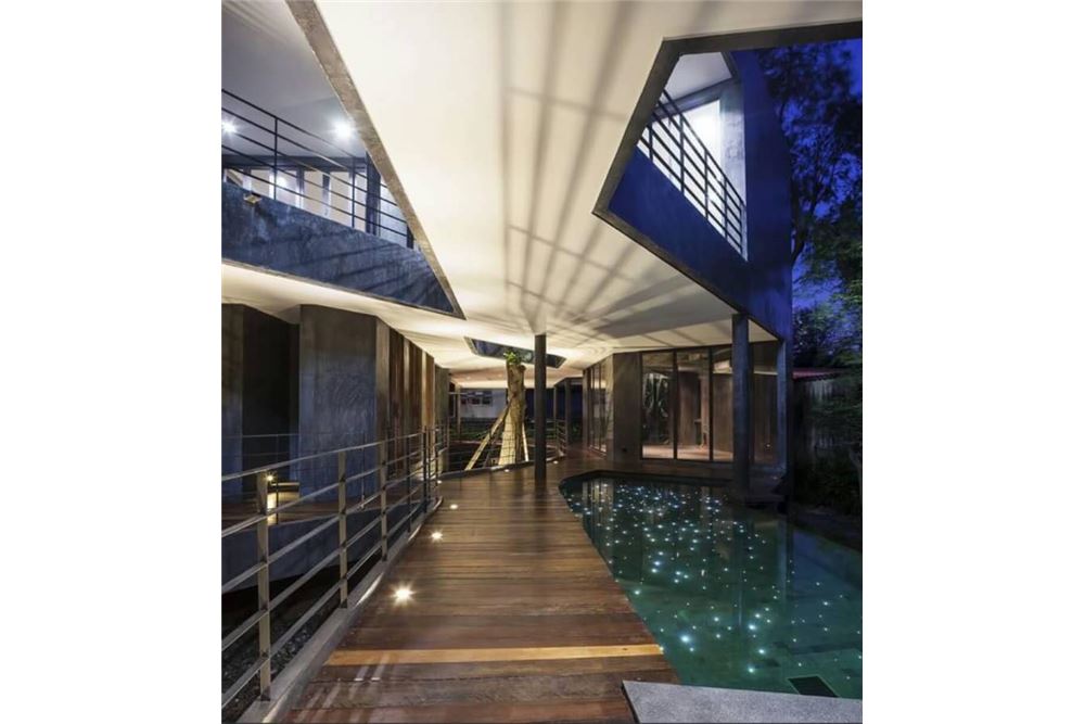 LUXURY HOUSE 6 BEDS WITH SWIMMING POOL NEAR BTS PHROMPHONG FOR SALE, ภาพที่ 2