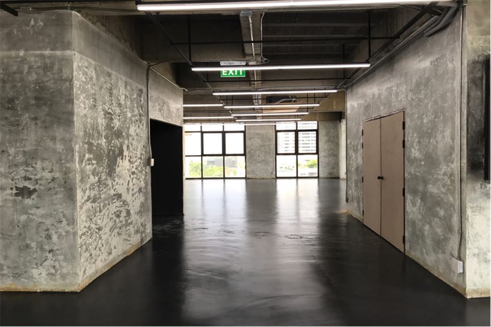Loft Style office For Rent Closed to BTS Phrompong