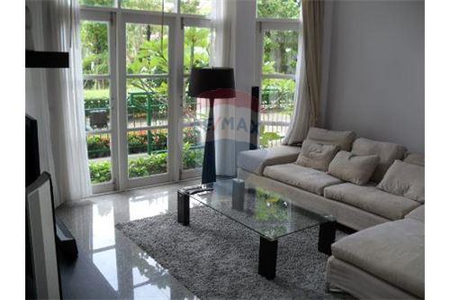 The house has 4 bedrooms 240 sqm with new kitchen and bathrooms and private garden Pets are allowed Asking rent 60000 Ba