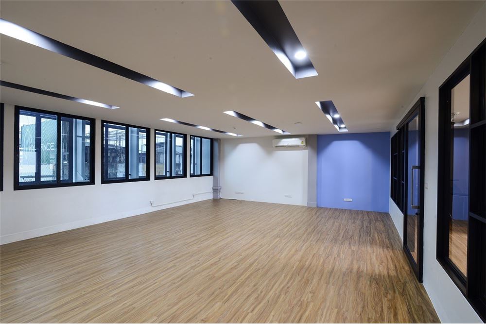 Office space for rent in Chinatown area