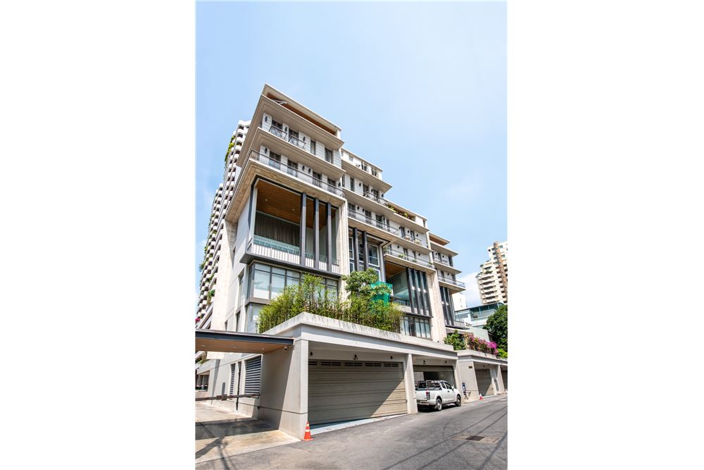 Luxury Townhouse Sale with Tenant in Sukhumvit 49