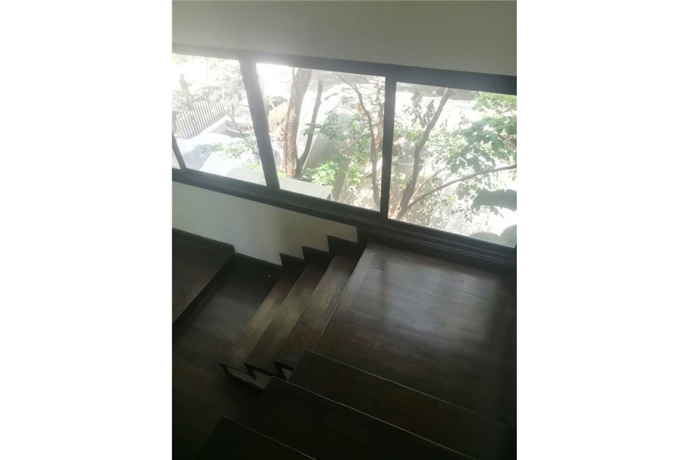 Building for rent in thonglor