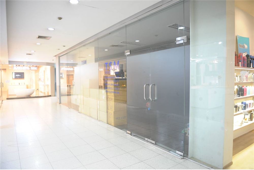 ShowroomOffice Space next to BTS Phra Khanong FOR RENT