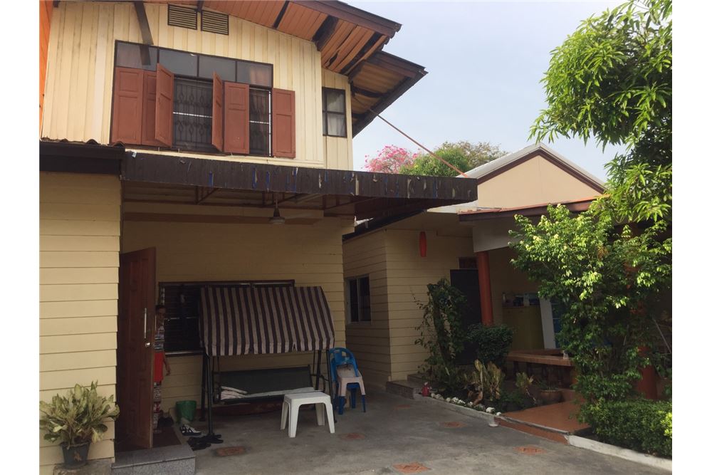 Single House For Rent Sukhumvit Locations Thonglor and Phormpong Parking 4 Cars