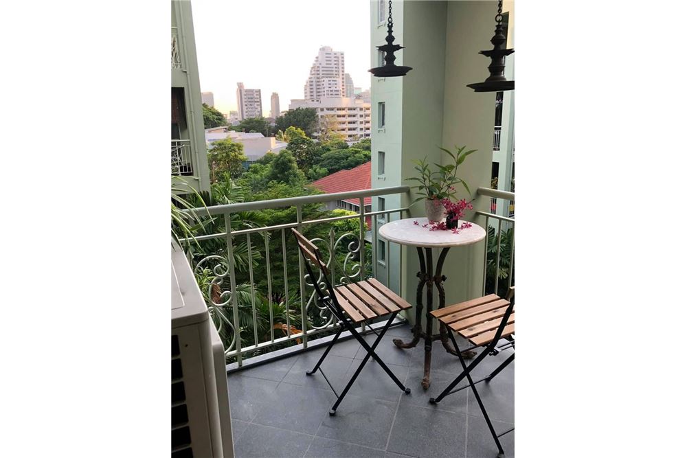 Large One Bedroom For Sale In Thonglor