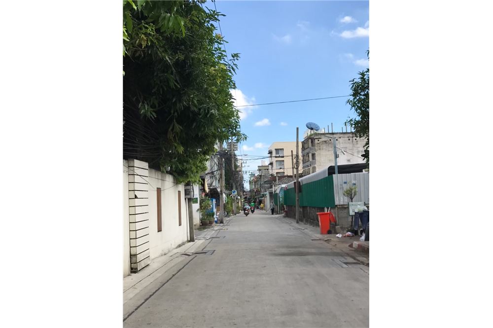 Land for SALE in Sathorn area near Surasak BTS station and express way, ภาพที่ 4