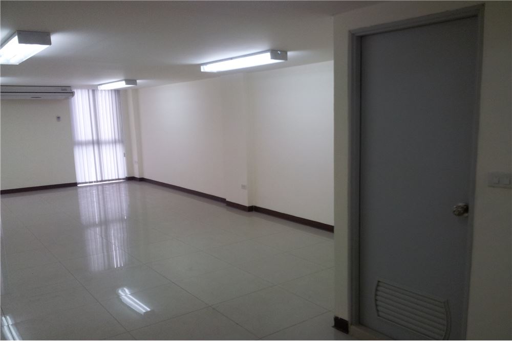 For Rent Office space50 Sqm in Sukhumvit Soi 11 BTS Nana, ภาพที่ 4