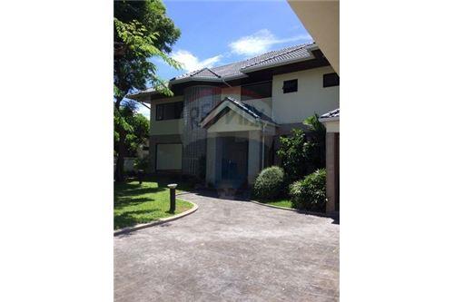 Spacious 4 Bedroom House for Rent Sutthisan