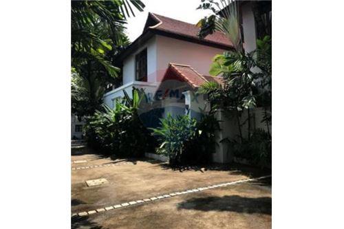 Thai Style Villa with Private Pool For Rent
