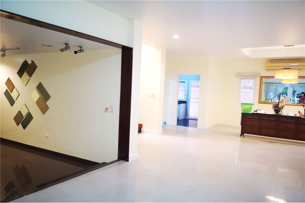 2-storey house in a nice compound in Hua Mark for sale   The house is 7, ภาพที่ 4