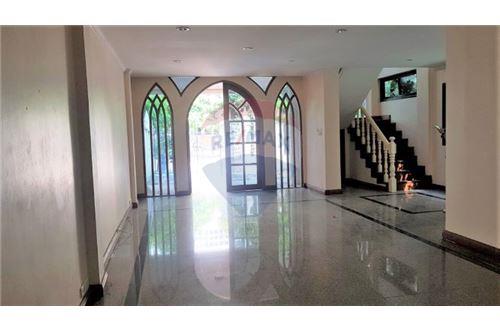 Townhome in Suan plu for RENT 50k only