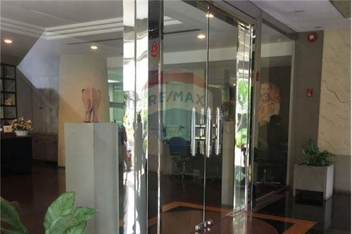 Office For Rent at Nana Space For Rent Sukhumvit Sot 3 Only 1 km From BTS Nana
