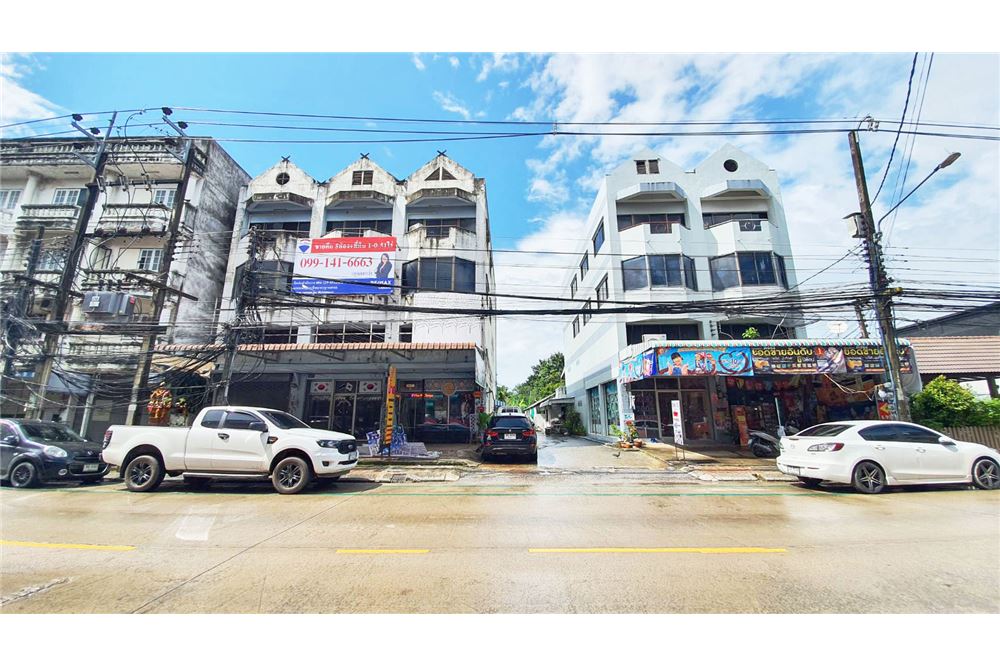 Commercial building for sale #ChiangRaiTown You can expand the business be room for rent or Hostel Suitable for business