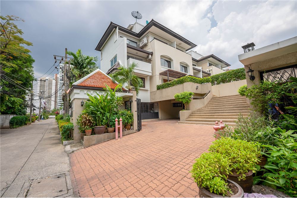 Townhouse for sale at the hard of Ekkami   4 Floor Townhouse a wonderful place for living a huge facility in the compoun, ภาพที่ 4