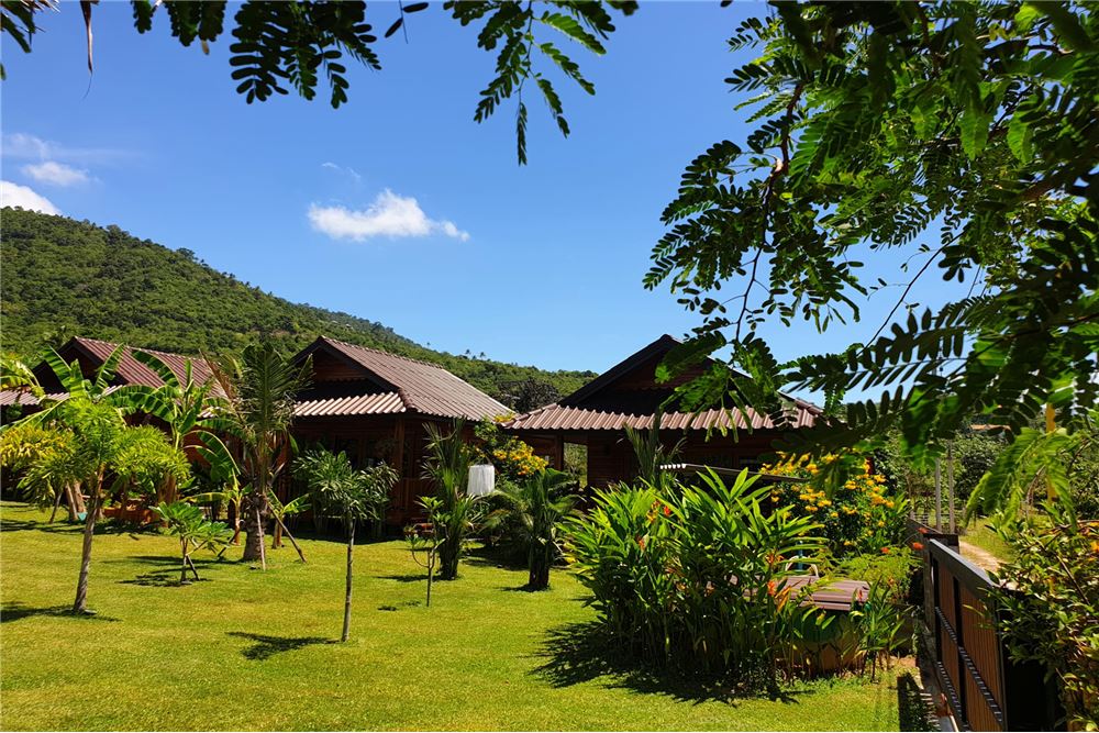 Teakwood Villa mountain view close to the Beach for Rent very special price   REMAX ID TS039-4  Location Mae Nam Koh Sam