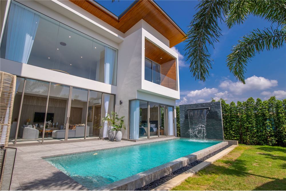 Luxury real estate modern style in Phuket