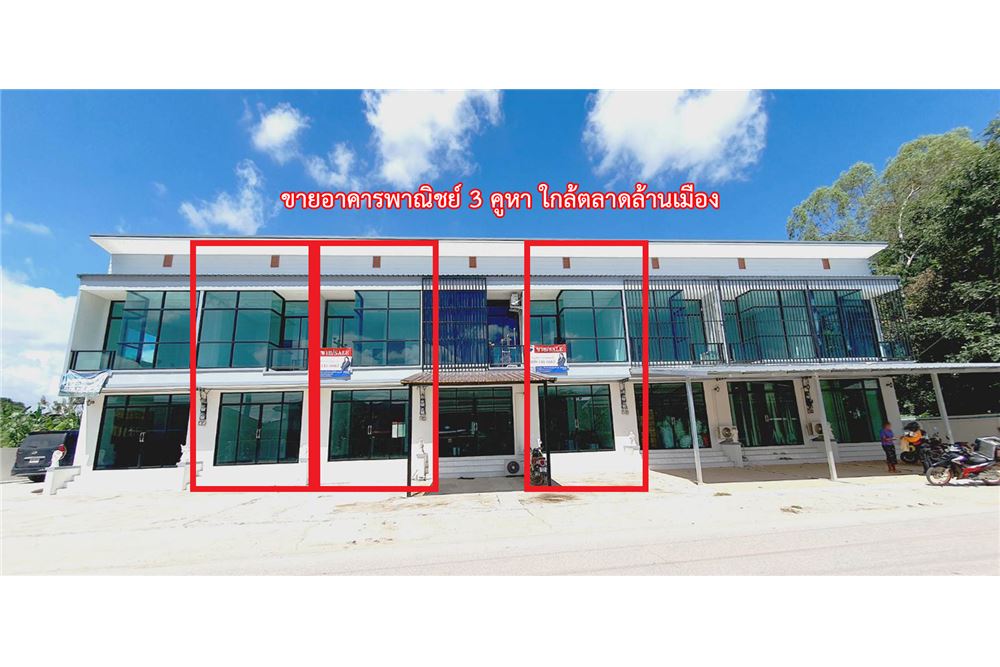 2 storey commercial building for sale near the Lan Muang market modern style elegant well decorated The front is clear g