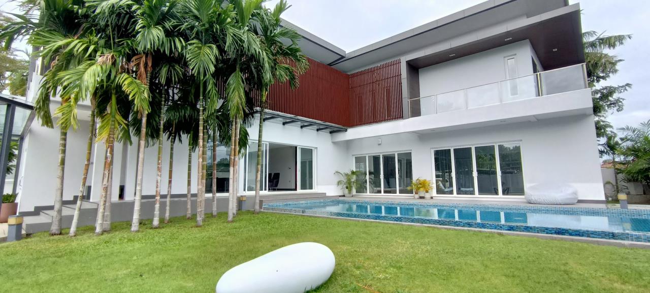 Modern house with private pool for rentsale at Sukhumvit