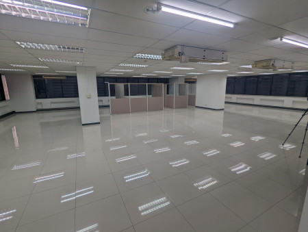 ให้เช่าสำนักงาน สกุลไทย สุรวงศ์ ใกล้รถไฟฟ้า MRT สามย่าน และ BTS ศาลาแดง ชั้น 12 พื้นที่ 244 ตรม