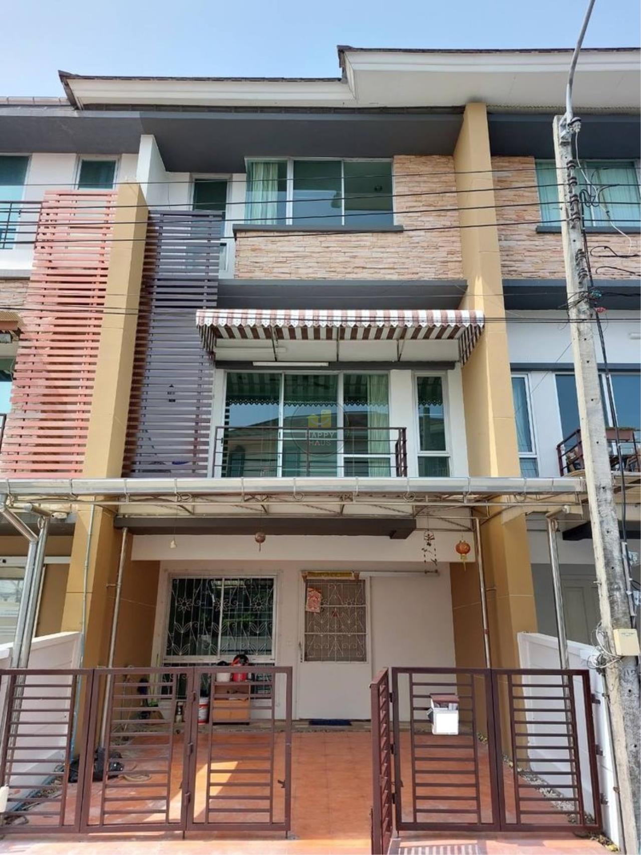 H854HH-For Sale Townhome 3 floors empty house Plus City Park Srinakarin Suan Luang Close to shopping centers and markets
