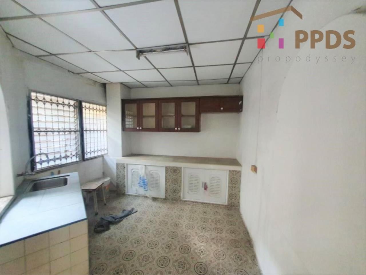 Townhouse for sale Sukhumvit 71 Pridi – old and need renovation, ภาพที่ 4