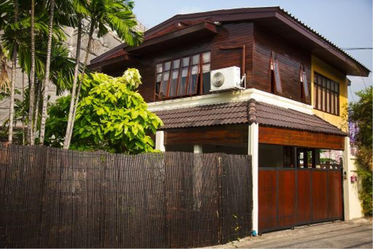 HOUSE FOR SALE 3 Bedrooms 3 Bathrooms Size 208sqm 64 Inthamara 40 Alley for Sale 16790000 THB