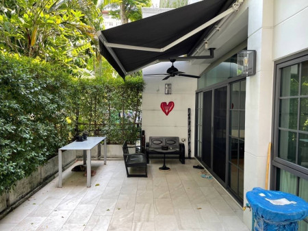Modern Townhome for rent with pool in Promphong-Thonglor only 2 kilometers from BTS Thonglor