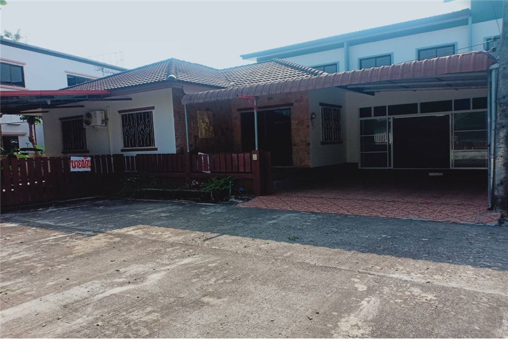 House for sale In Usasiri village next to the Government Center of Chiang RaiThere is a high level of privacyQuiet and s
