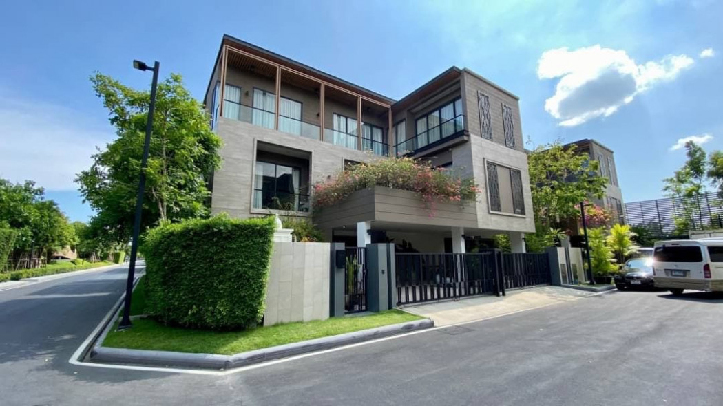 ขายบ้านใหม่ modern หรูหรา ในโครงการ Vana Residence Rama 9 - Srinakarin บนเนื้อที่ 111 ตารางวา พื้นที่ใช้สอย 820 ตารางเมตร