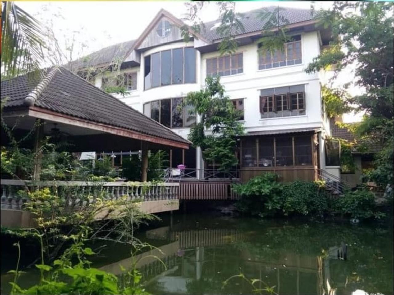 Land for sale 8 rai with houses and factories Soi Petchkasem 48 Bang Duan Phasi Charoen Bangkok