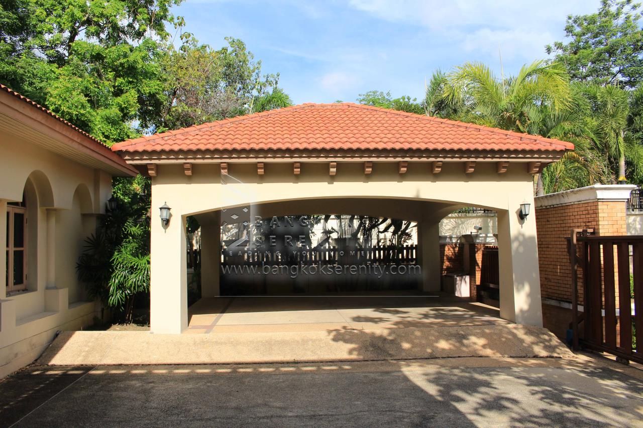 House for rent with private pool in Bangna
