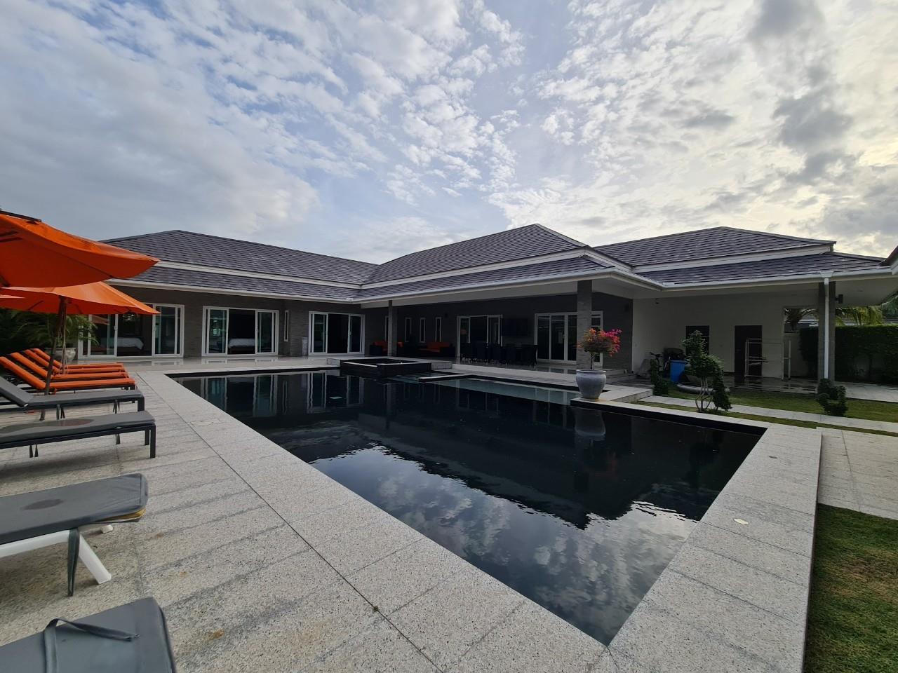 Luxury Pool Villa 5 Bedrooms Near Palm Hills Golf